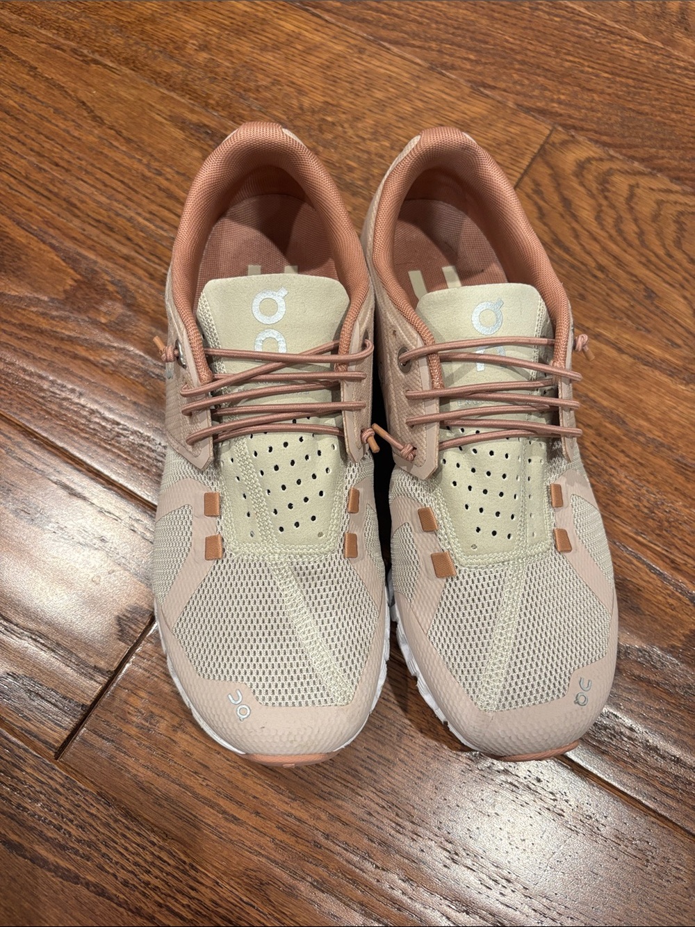 On Running Womans’s  OnCloud Sneakers in Blush and Cream